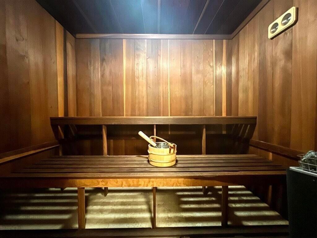 BARCLAY CONDO - Residential