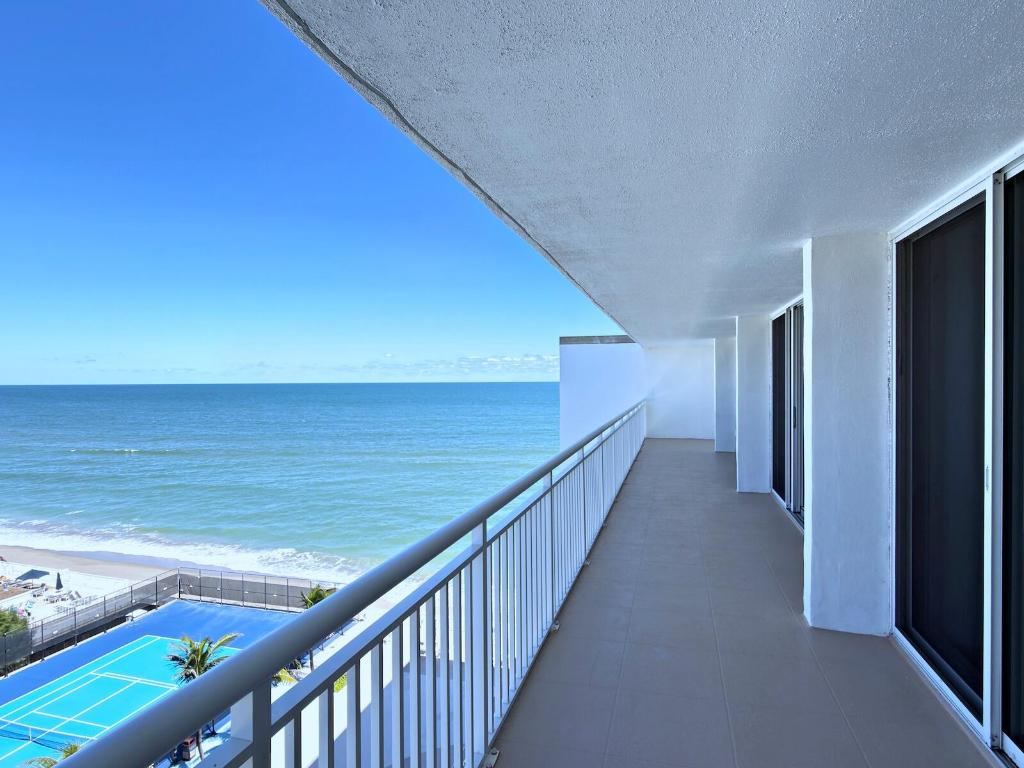 BARCLAY CONDO - Residential