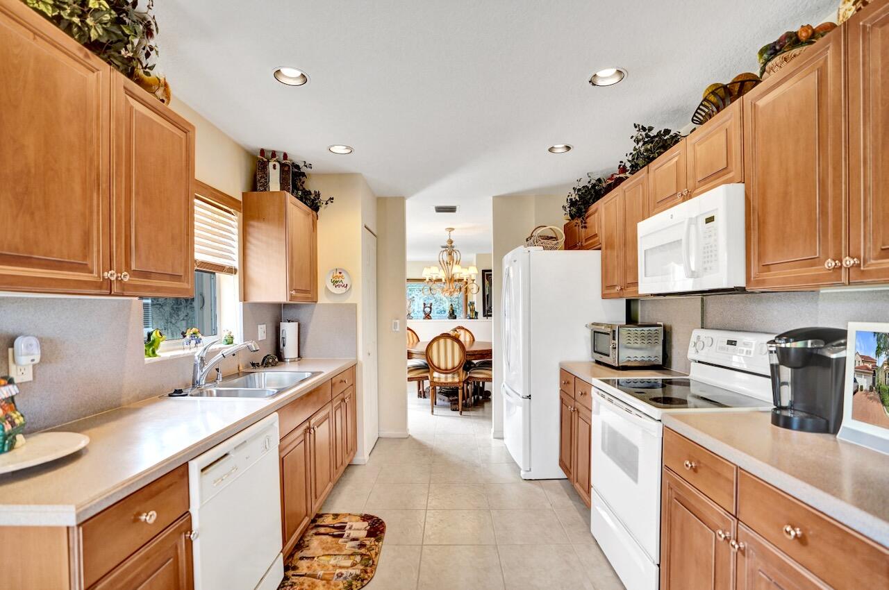 CRYSTAL POINTE III CONDO - Residential