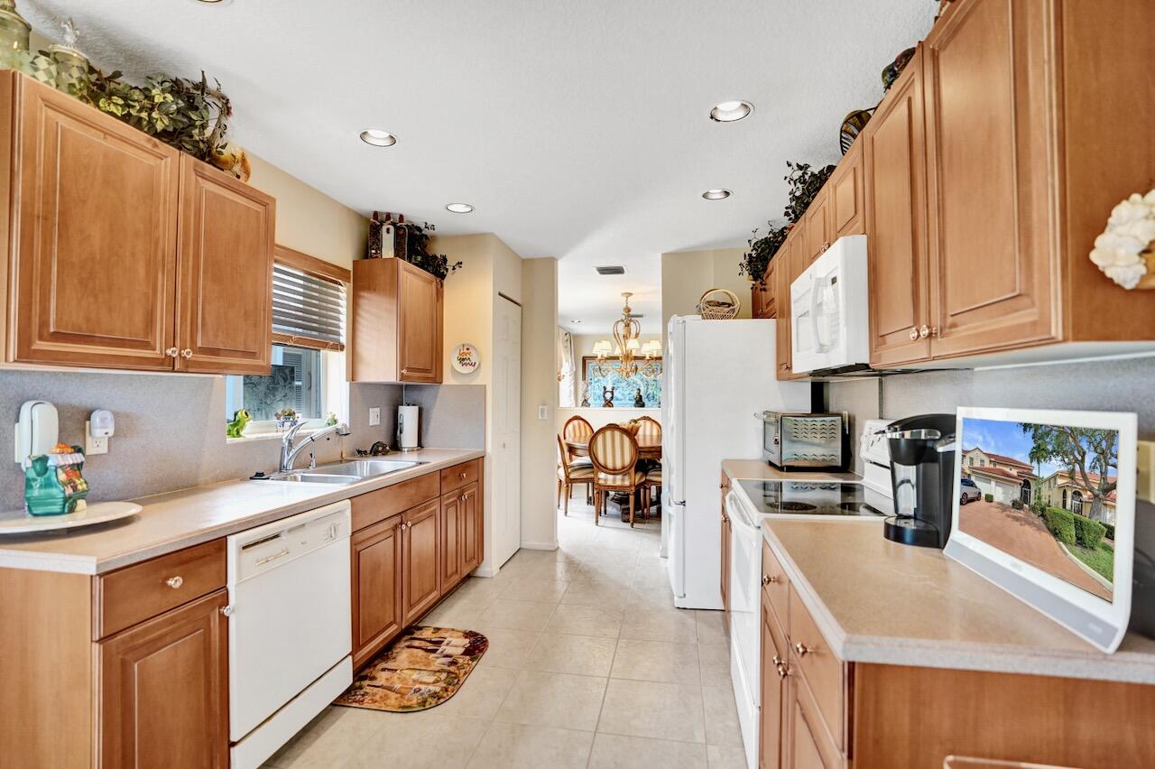 CRYSTAL POINTE III CONDO - Residential