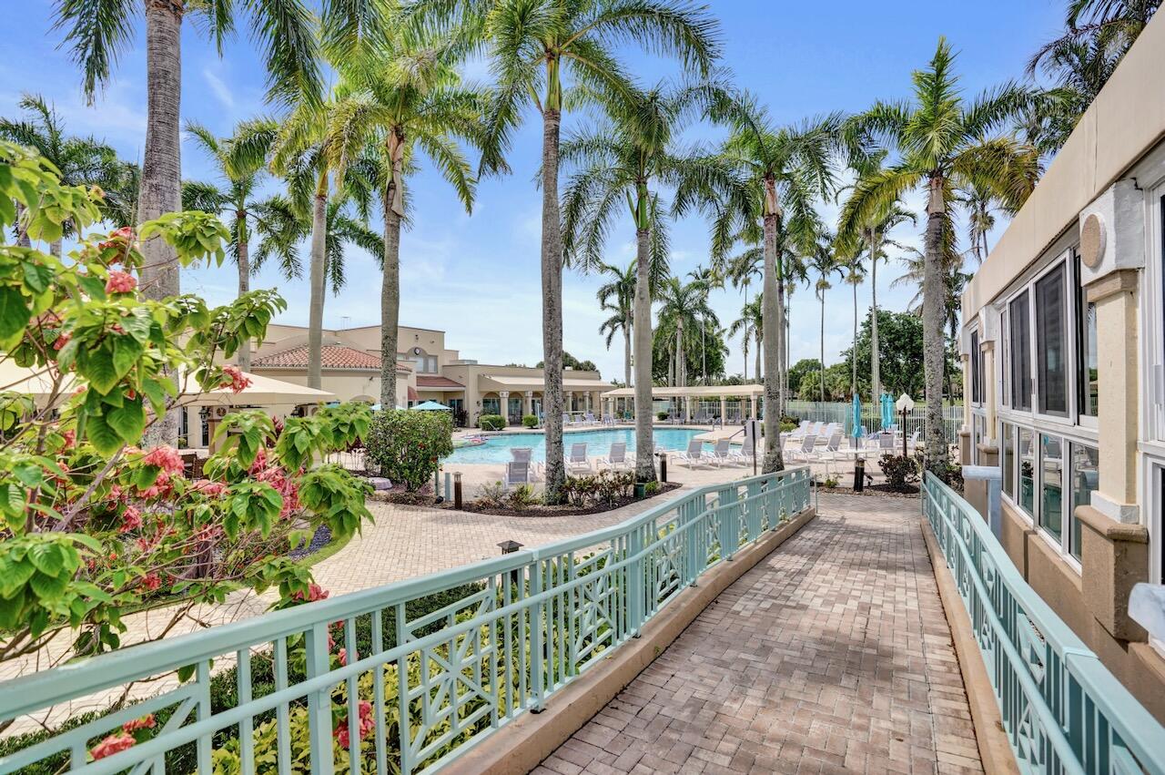 CRYSTAL POINTE III CONDO - Residential