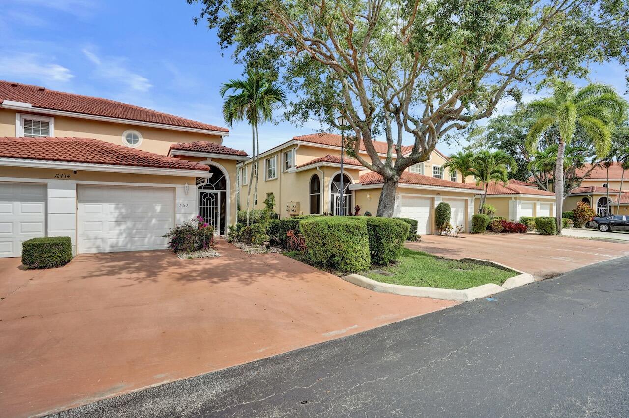 CRYSTAL POINTE III CONDO - Residential