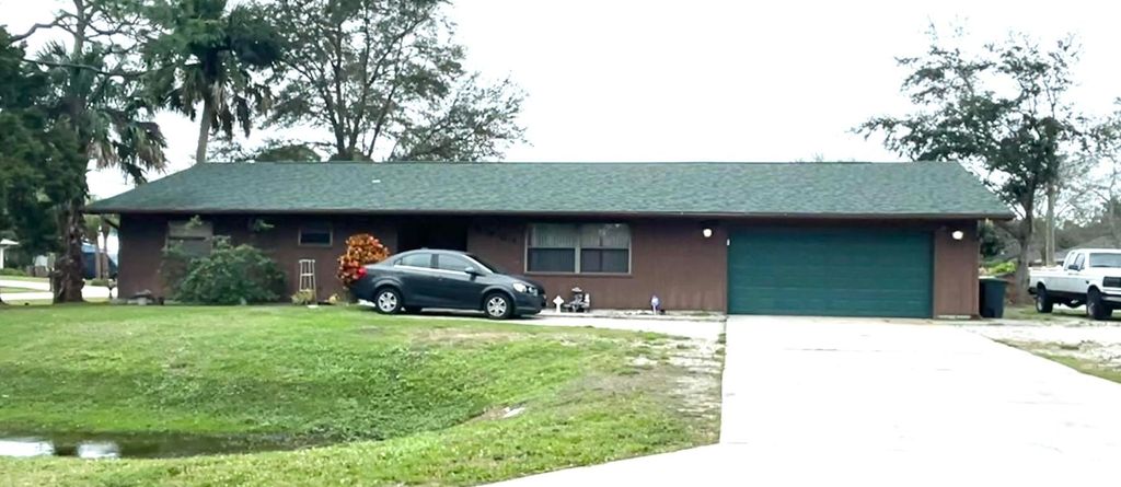 Photo of 1904 E Easy Street, Fort Pierce, FL 34982 (MLS # R10951389)