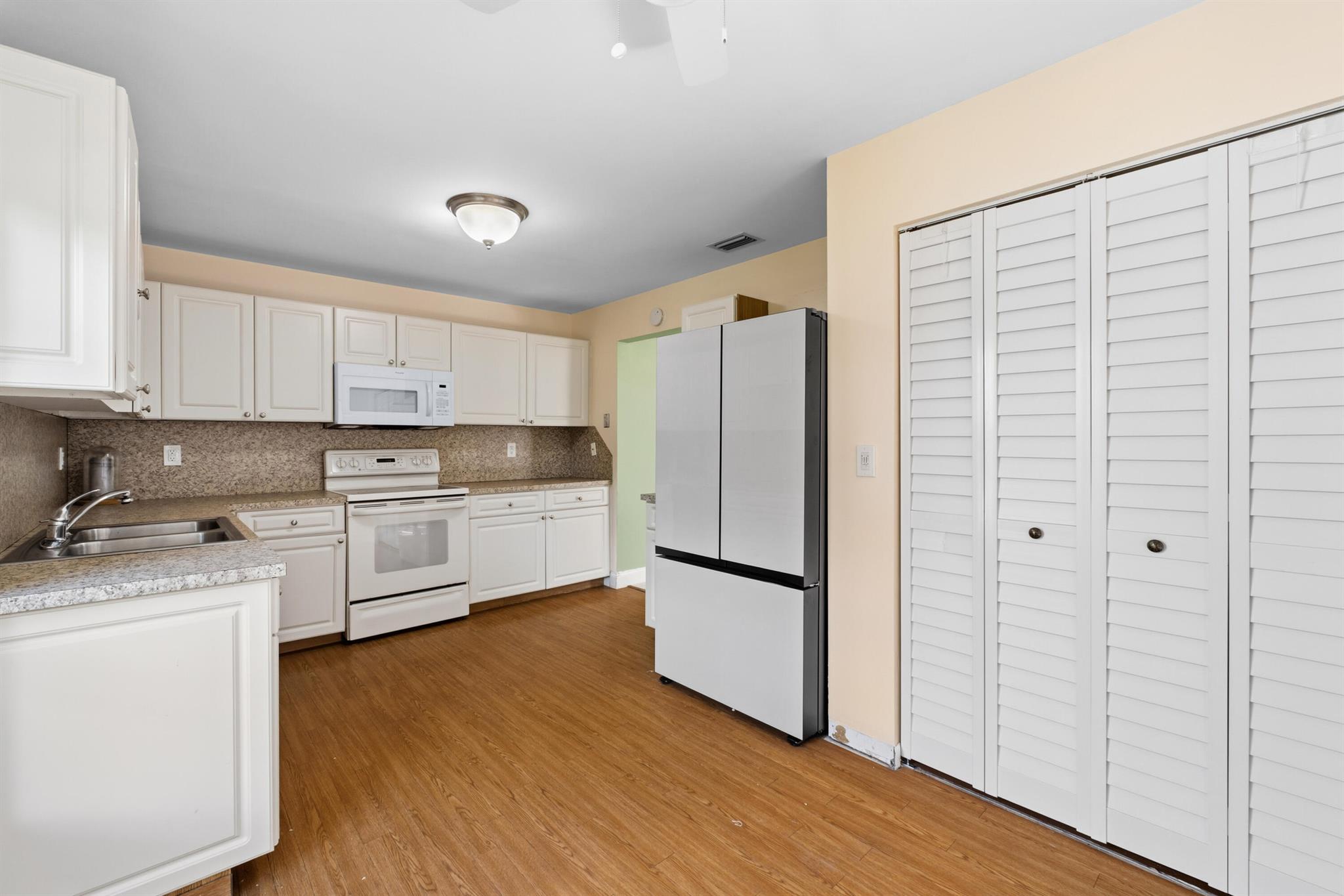 View photos, virtual tours, details... 3233 Perimeter Drive 2511