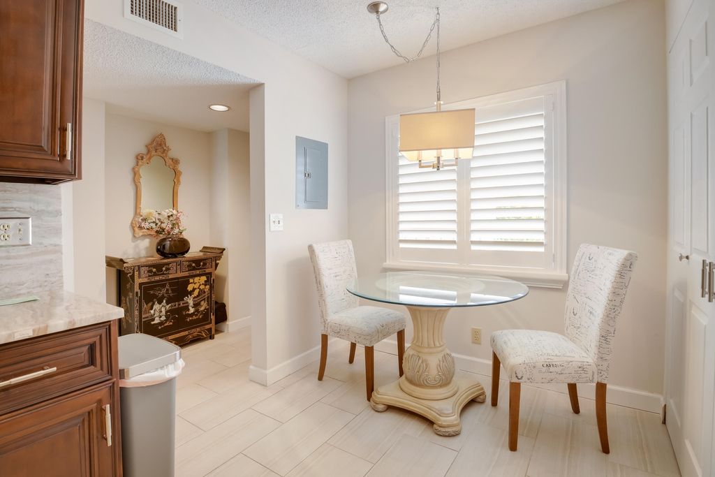 Photo of 7321 Amberly Lane #405, Delray Beach, FL 33446 (MLS # R11162529)