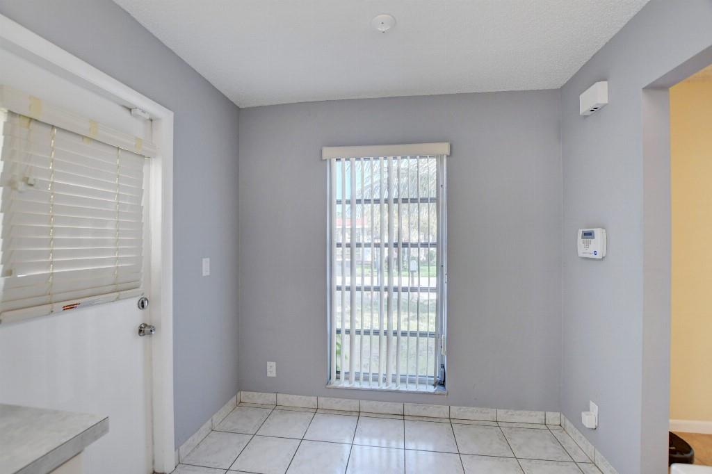 CRYSTAL LAKE - Residential