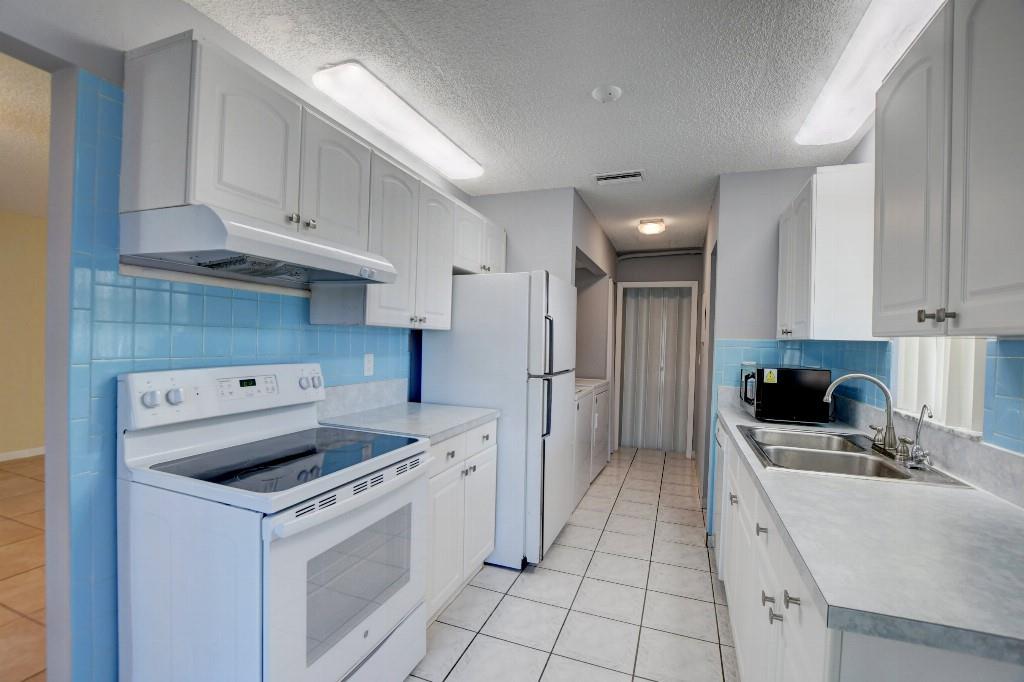 CRYSTAL LAKE - Residential