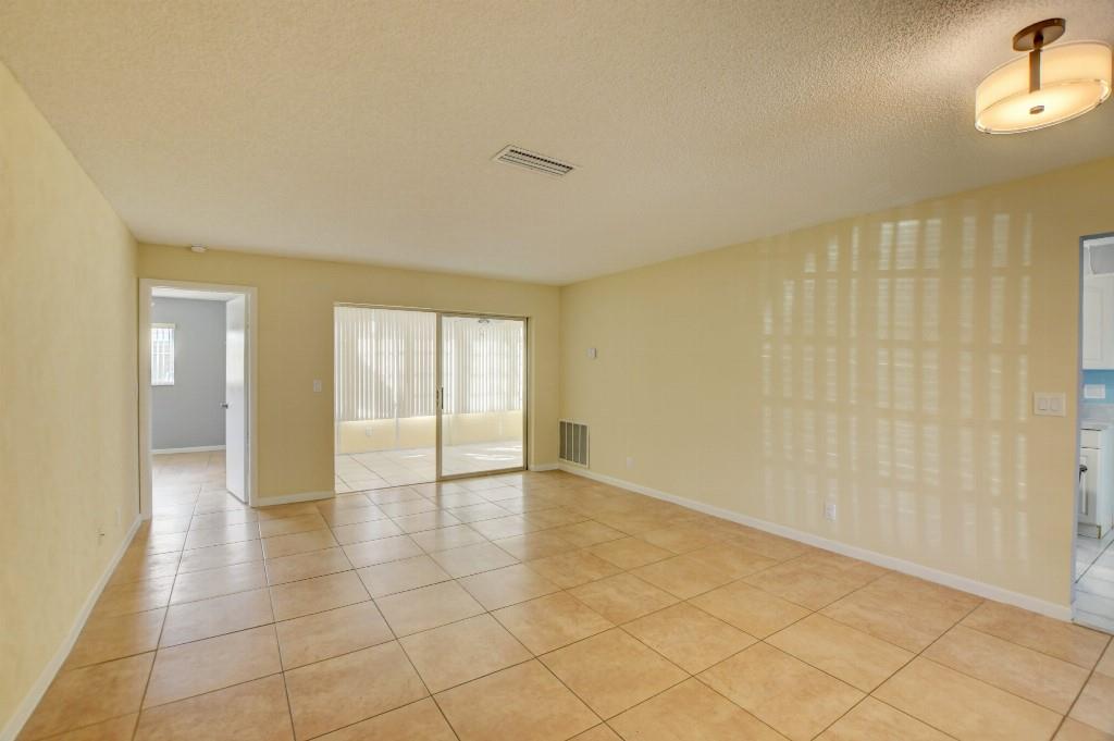 CRYSTAL LAKE - Residential