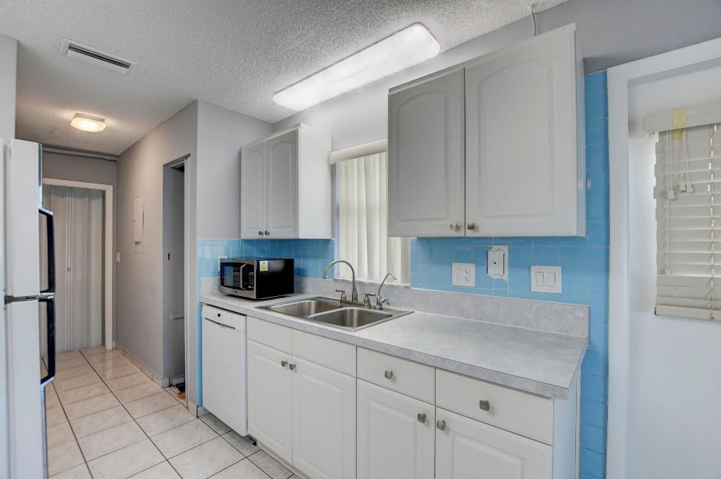 CRYSTAL LAKE - Residential