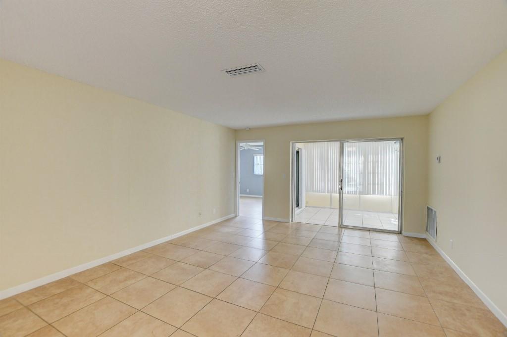 CRYSTAL LAKE - Residential