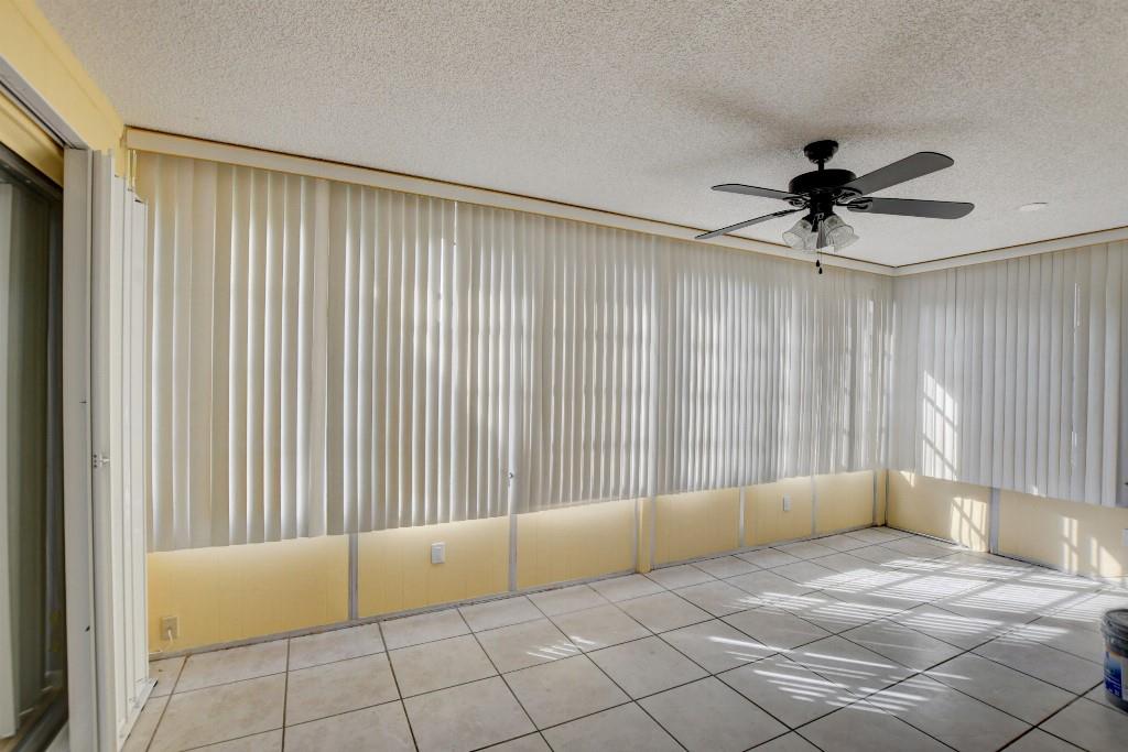 CRYSTAL LAKE - Residential