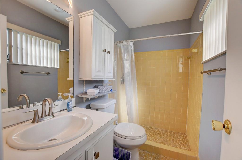 CRYSTAL LAKE - Residential