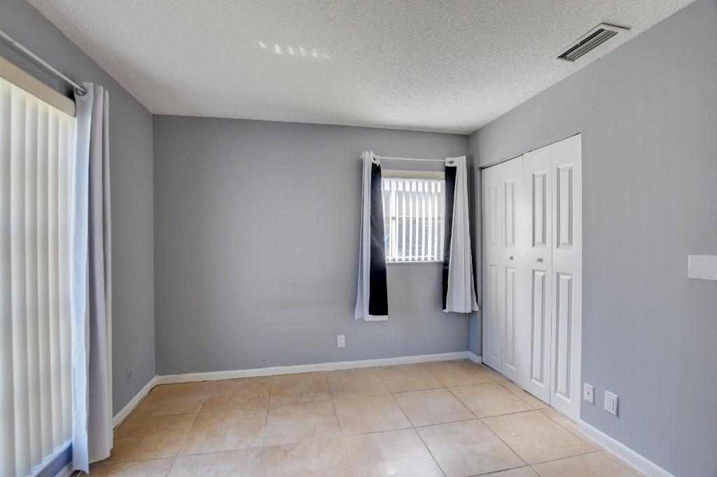 CRYSTAL LAKE - Residential