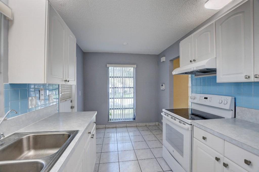 CRYSTAL LAKE - Residential