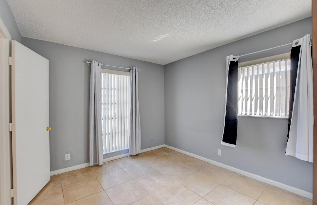 CRYSTAL LAKE - Residential