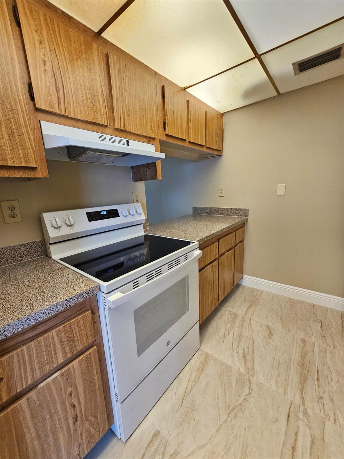 PRESIDENTIAL GOLFVIEW CON - Residential Lease