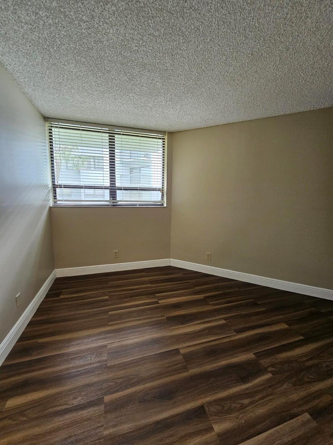 PRESIDENTIAL GOLFVIEW CON - Residential Lease