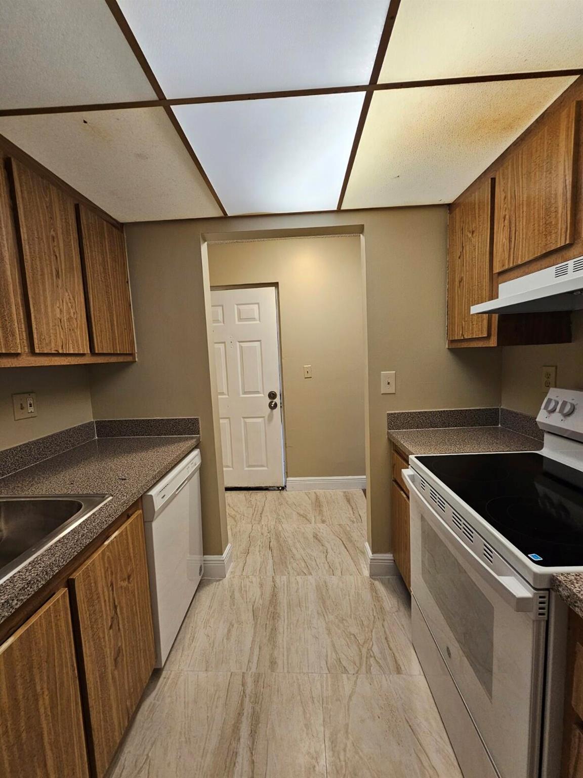 PRESIDENTIAL GOLFVIEW CON - Residential Lease