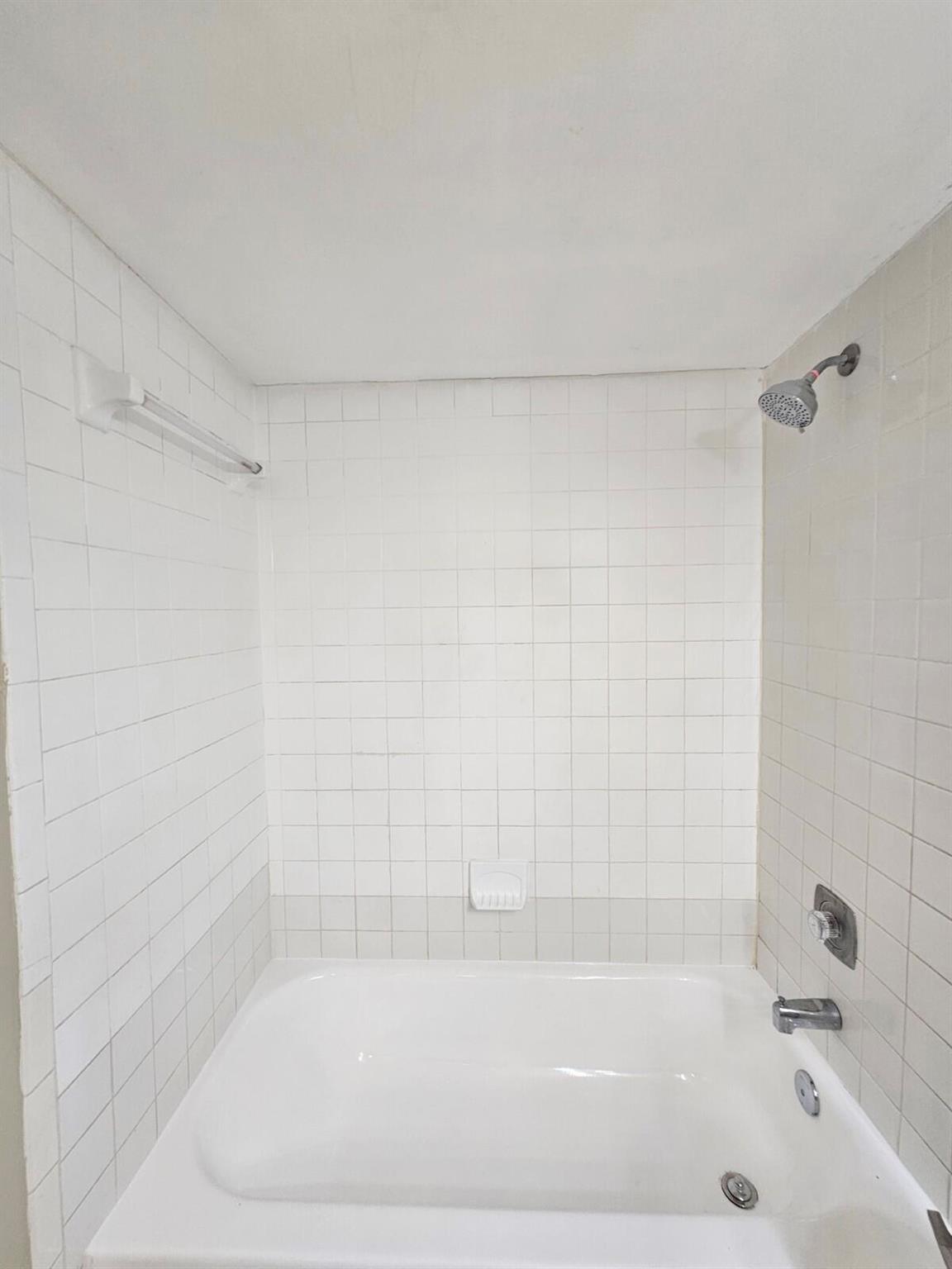 PRESIDENTIAL GOLFVIEW CON - Residential Lease