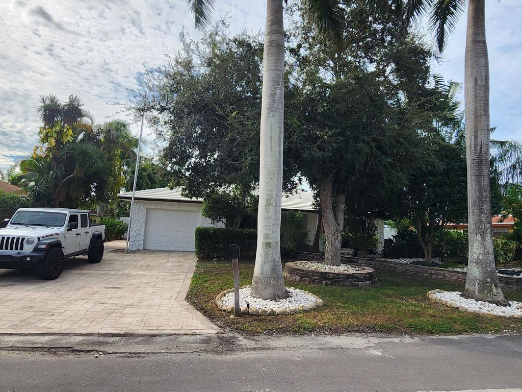 Photo of 284 NE 26th Street, Boca Raton, FL 33431 (MLS # R11032756)