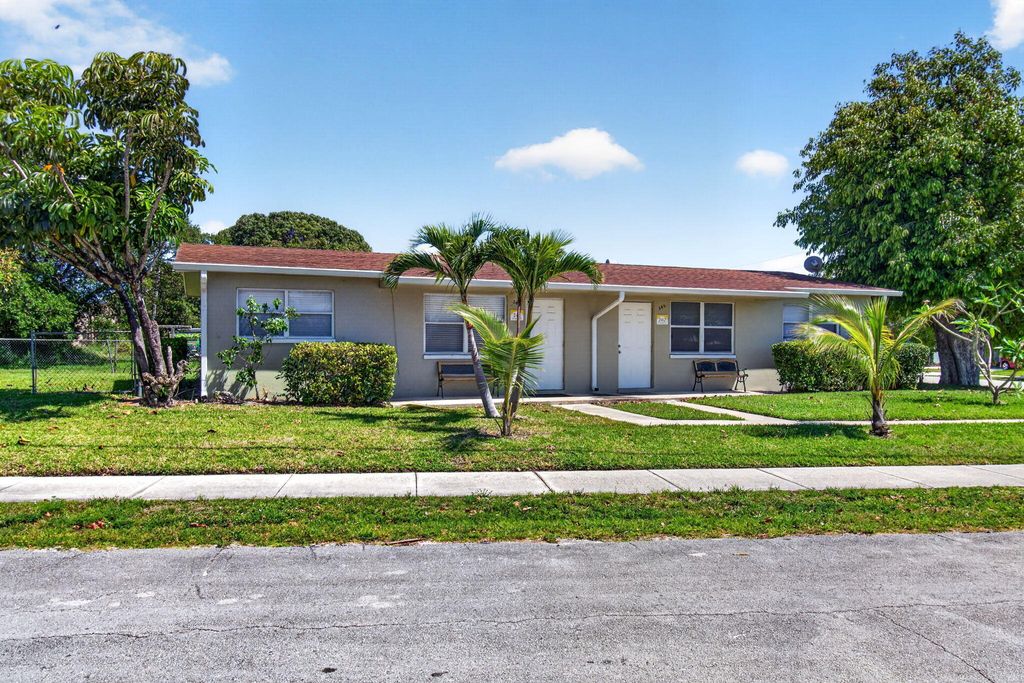 Photo of 240 SW 15th Avenue #242, Delray Beach, FL 33444 (MLS # B26021867)