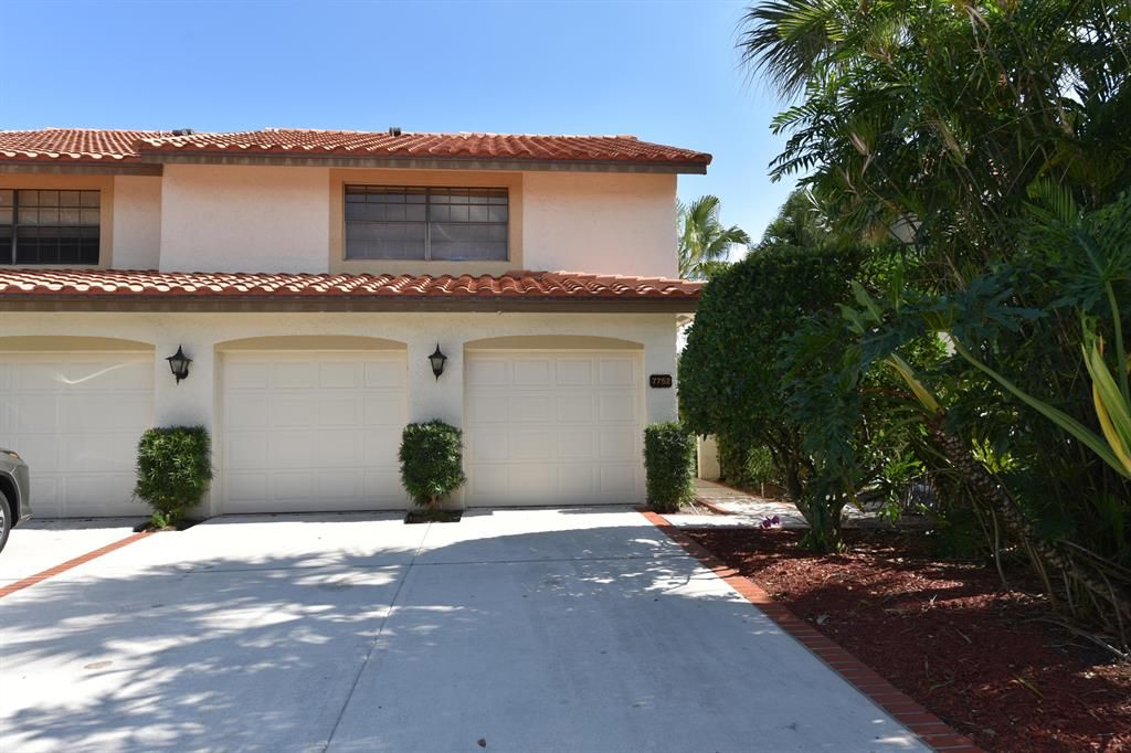 Photo of 7752 La Mirada Drive, Boca Raton, FL 33433 (MLS # R10695581)