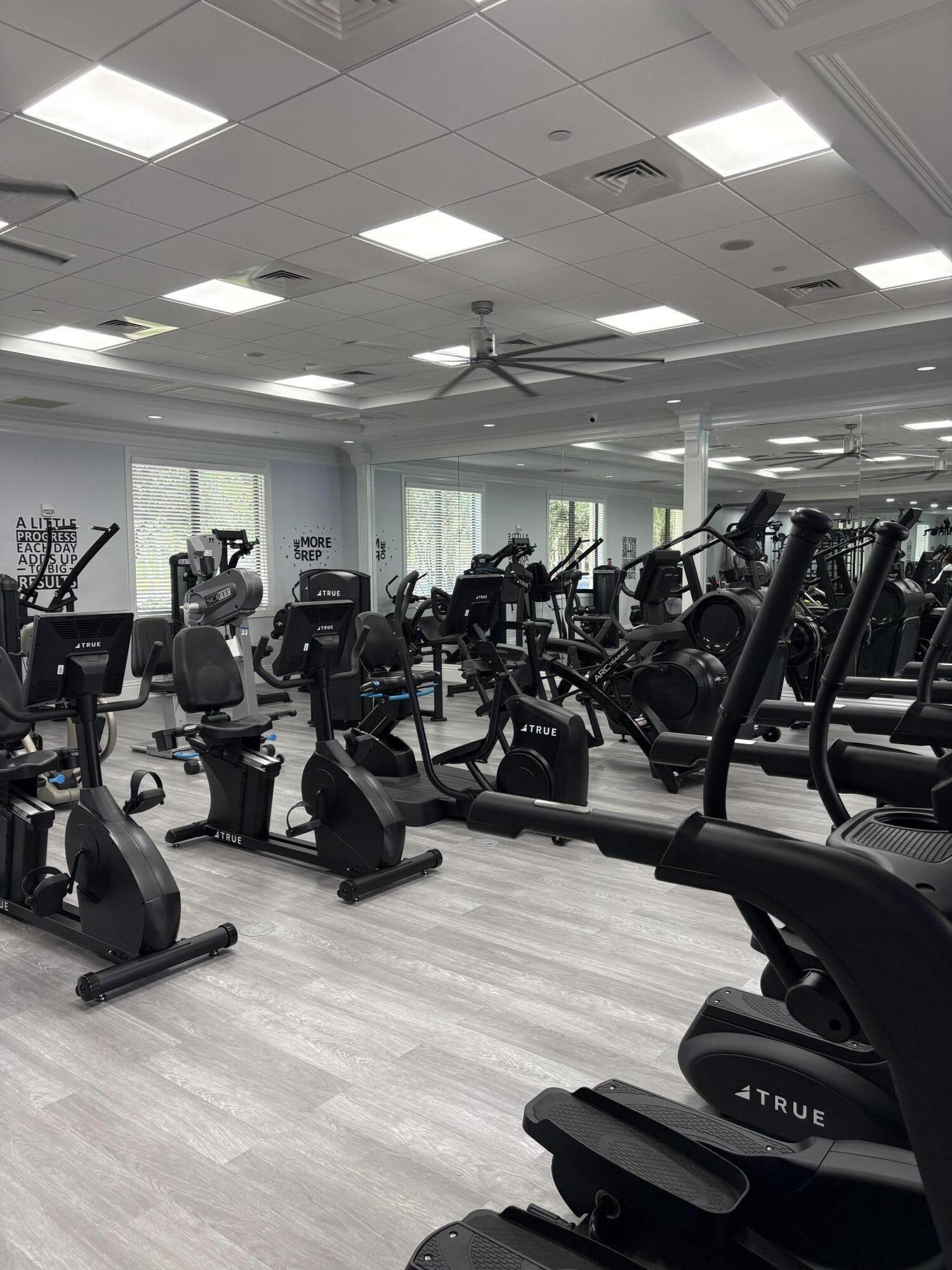 VALENCIA PALMS 6 - Residential