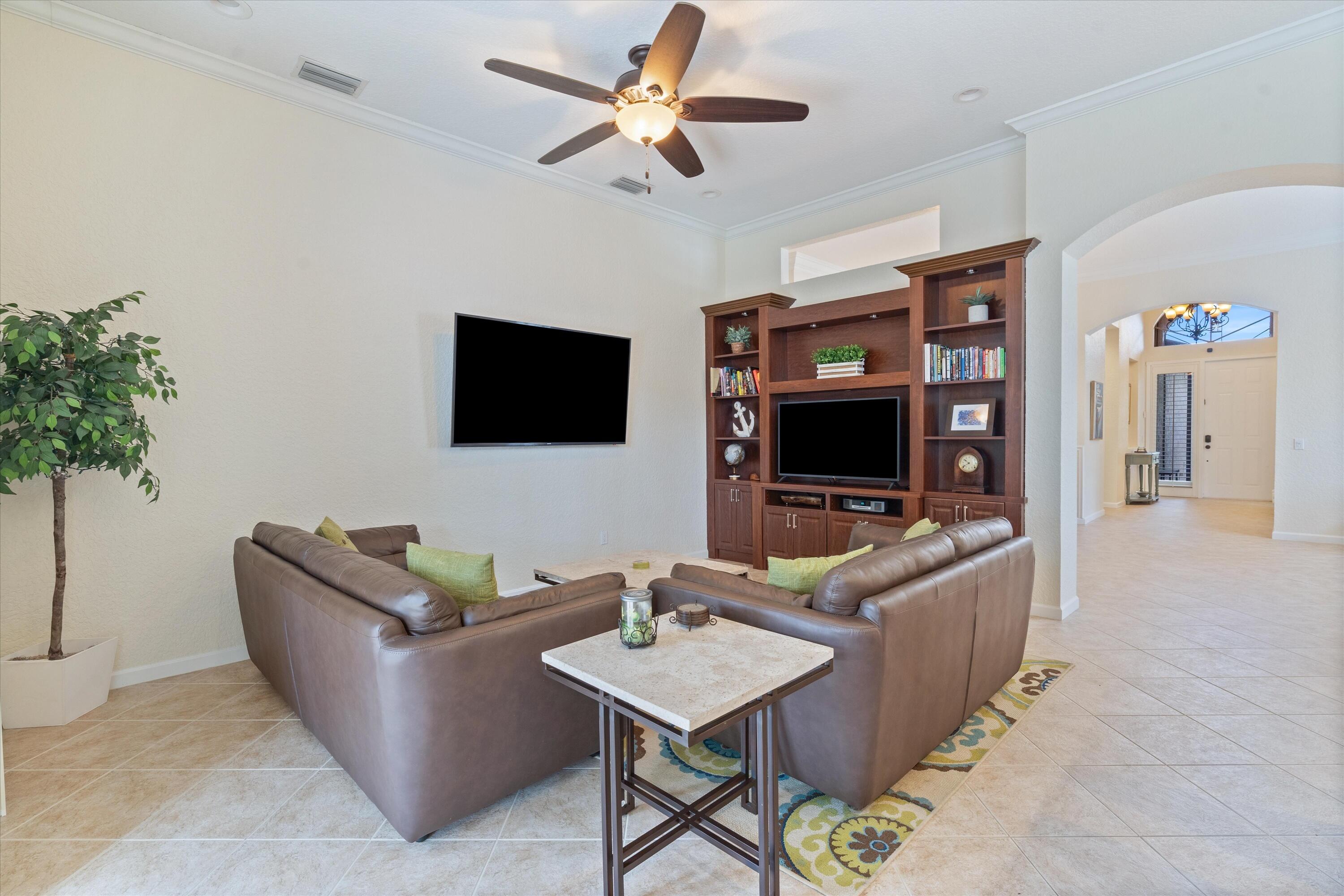 VALENCIA PALMS 6 - Residential