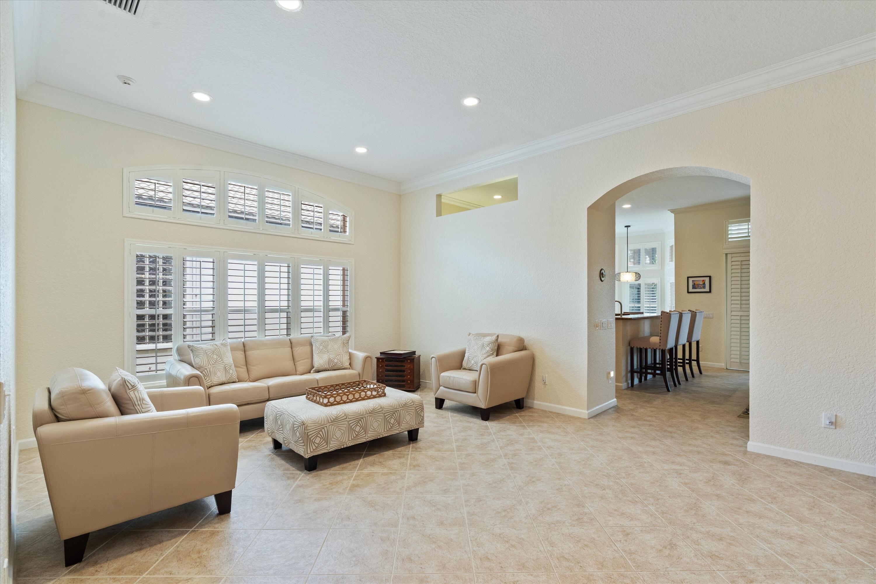 VALENCIA PALMS 6 - Residential