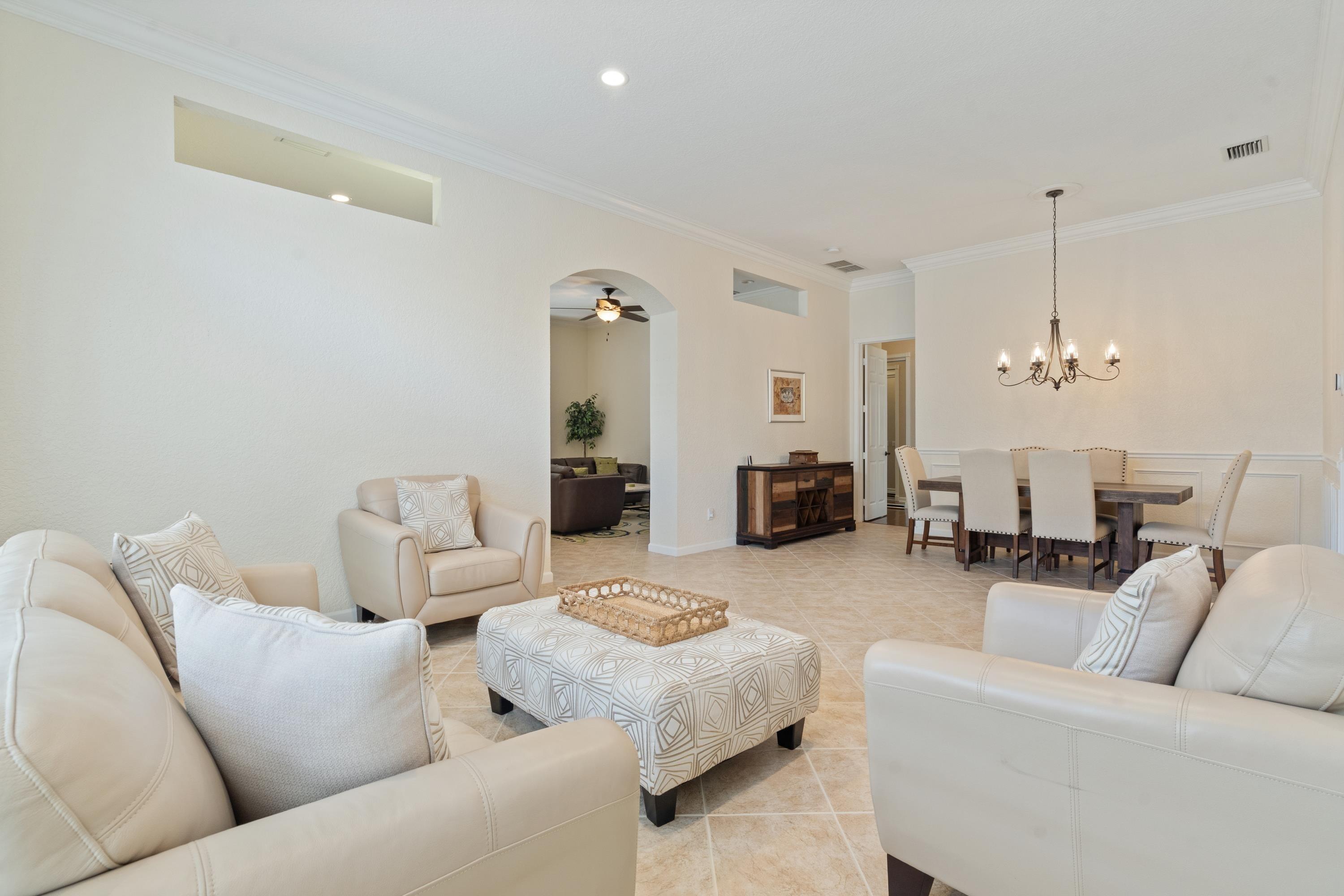 VALENCIA PALMS 6 - Residential