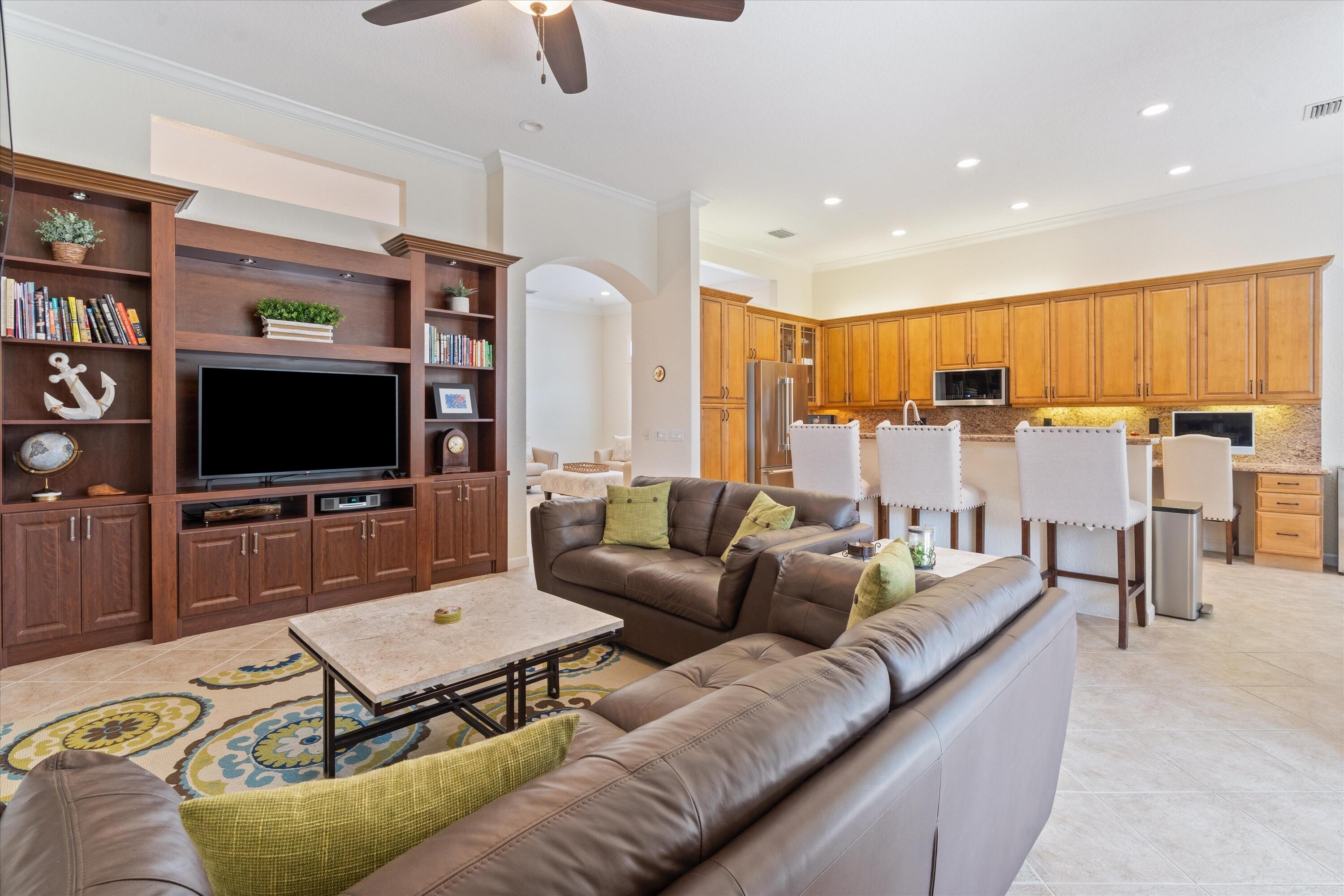 VALENCIA PALMS 6 - Residential