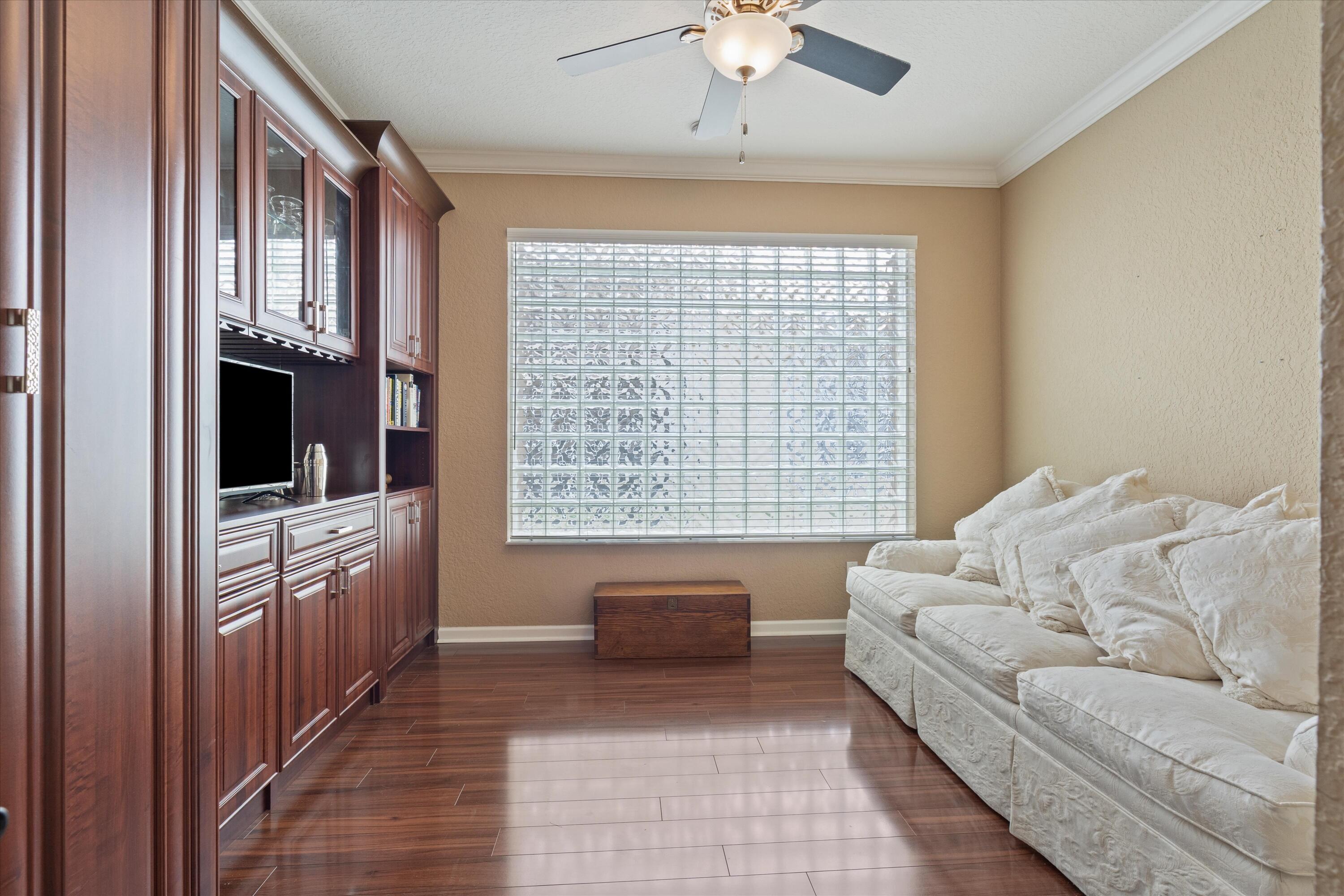 VALENCIA PALMS 6 - Residential