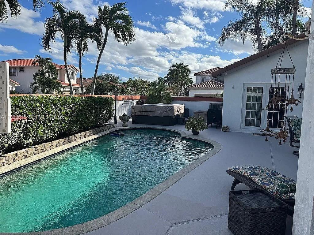 HOLIDAY SPRINGS EAST - Residential