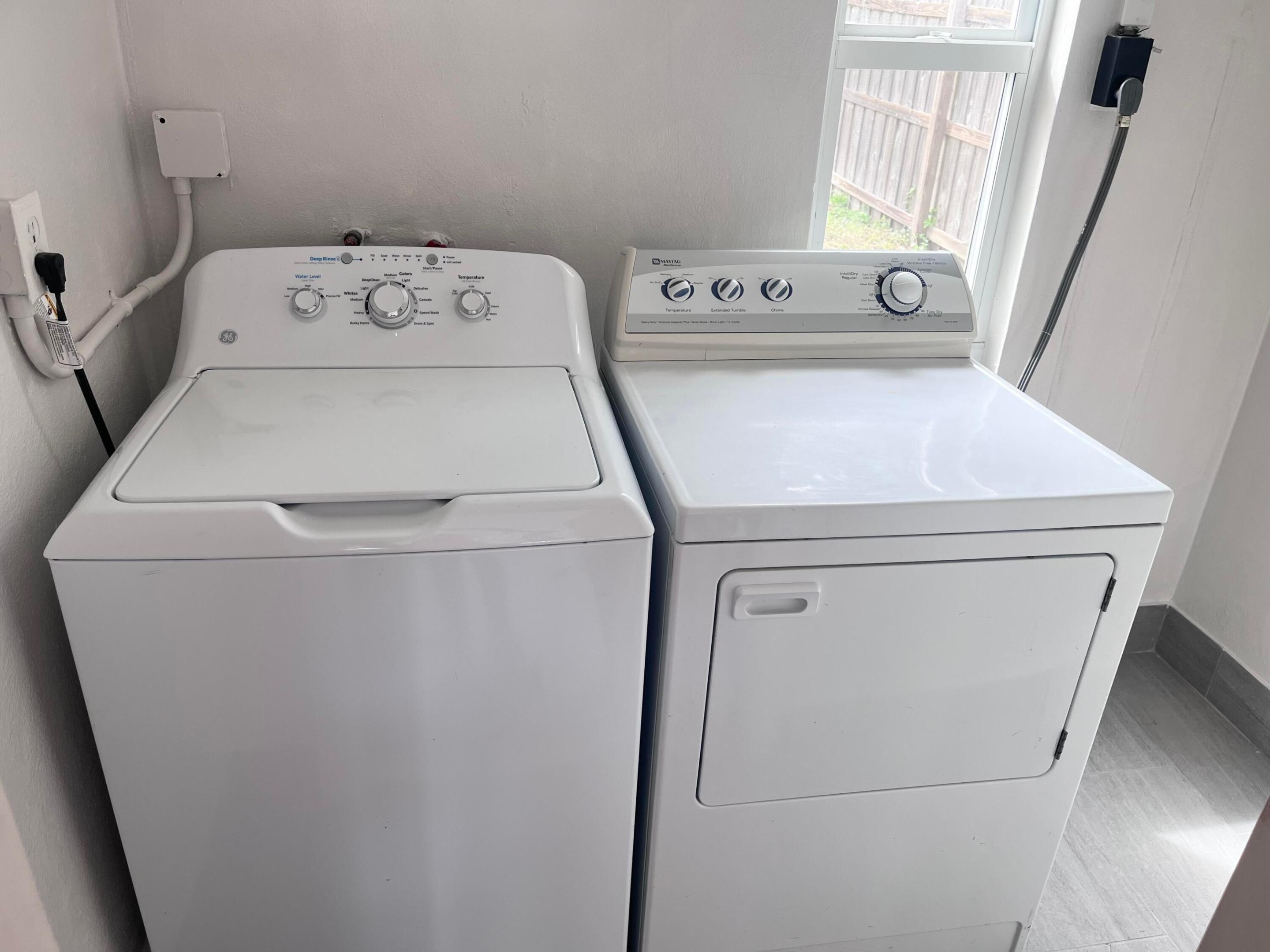 NORTH LAKE WORTH - Residential Lease