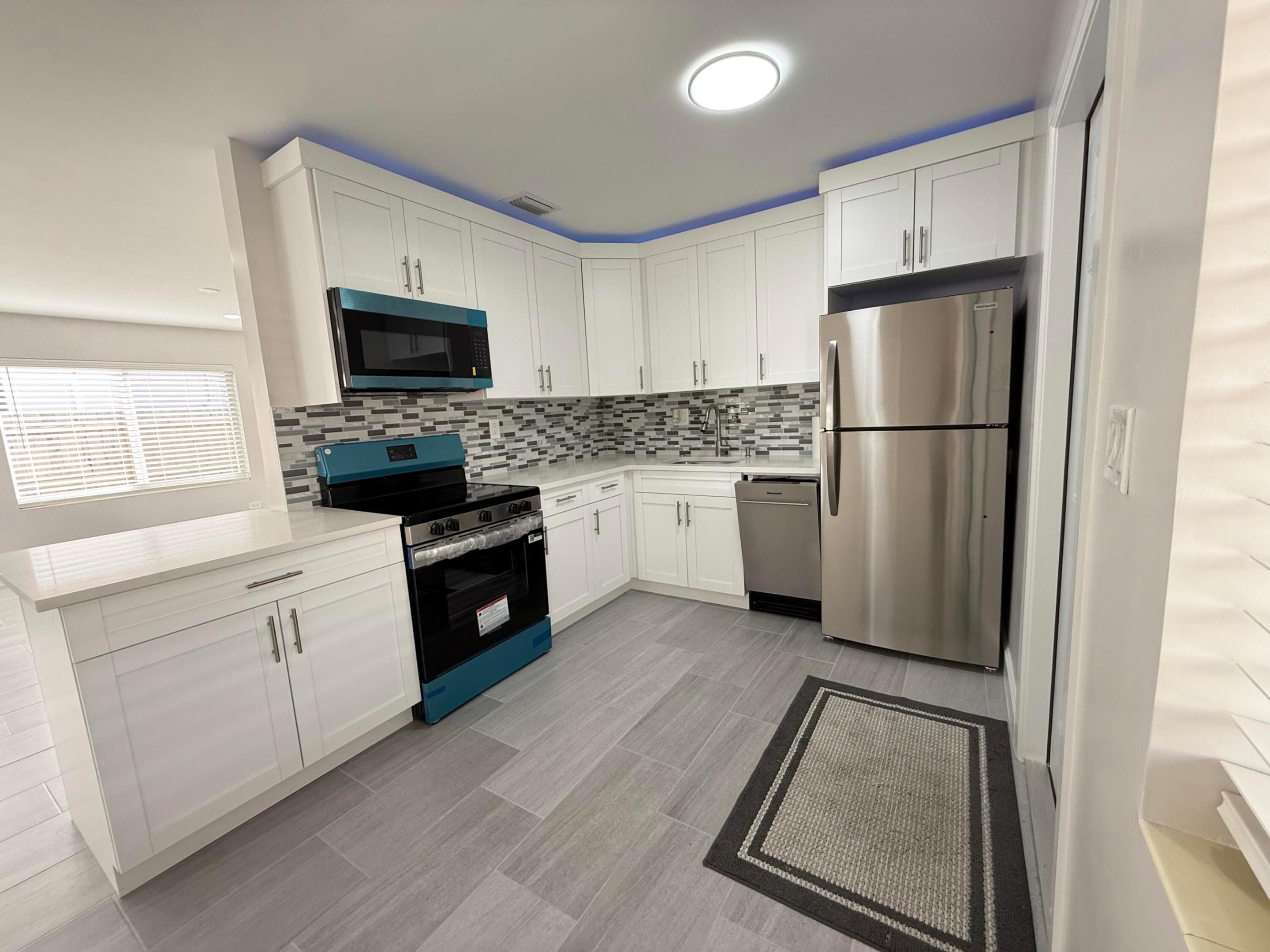 NORTH LAKE WORTH - Residential Lease