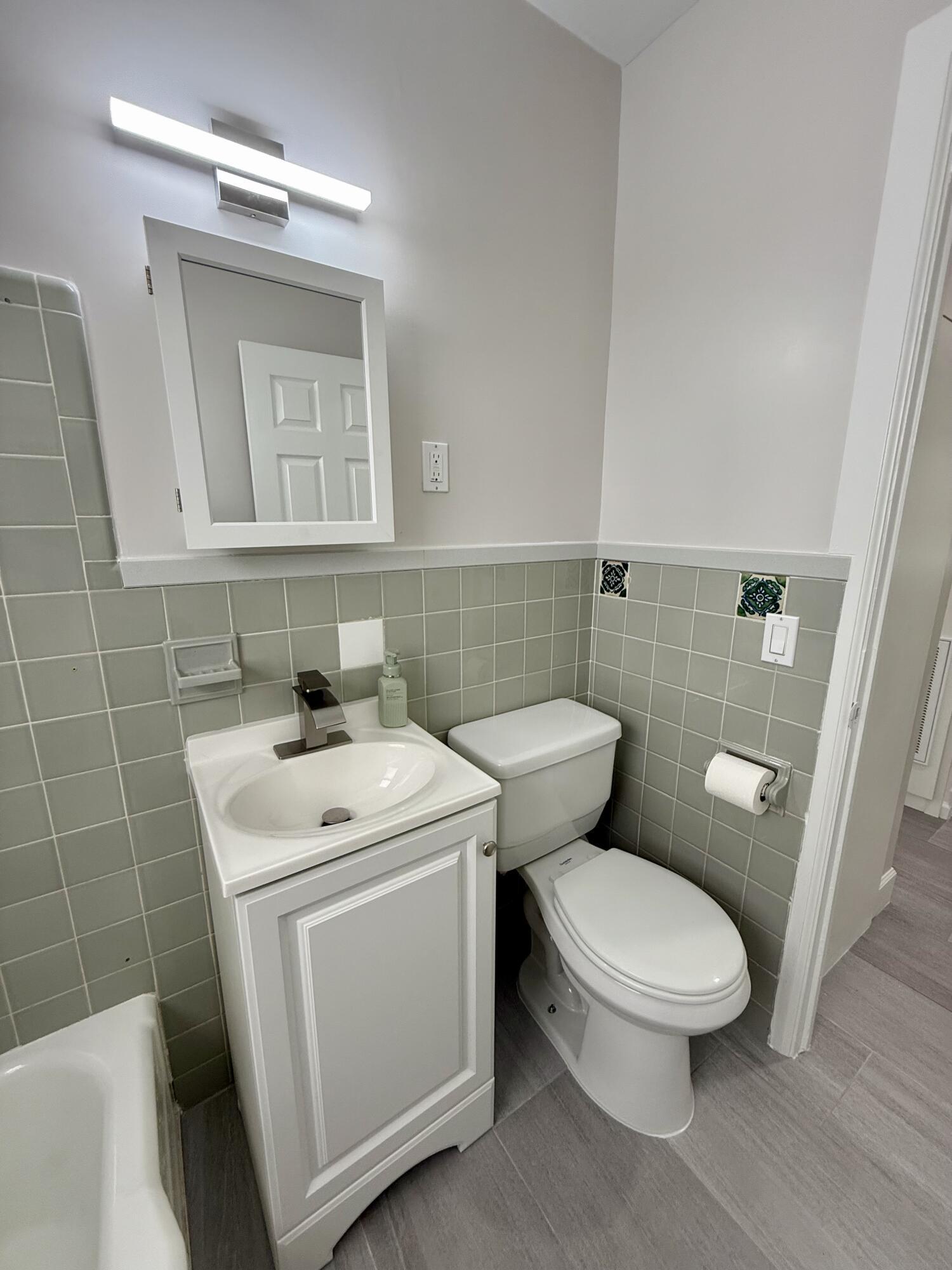 NORTH LAKE WORTH - Residential Lease