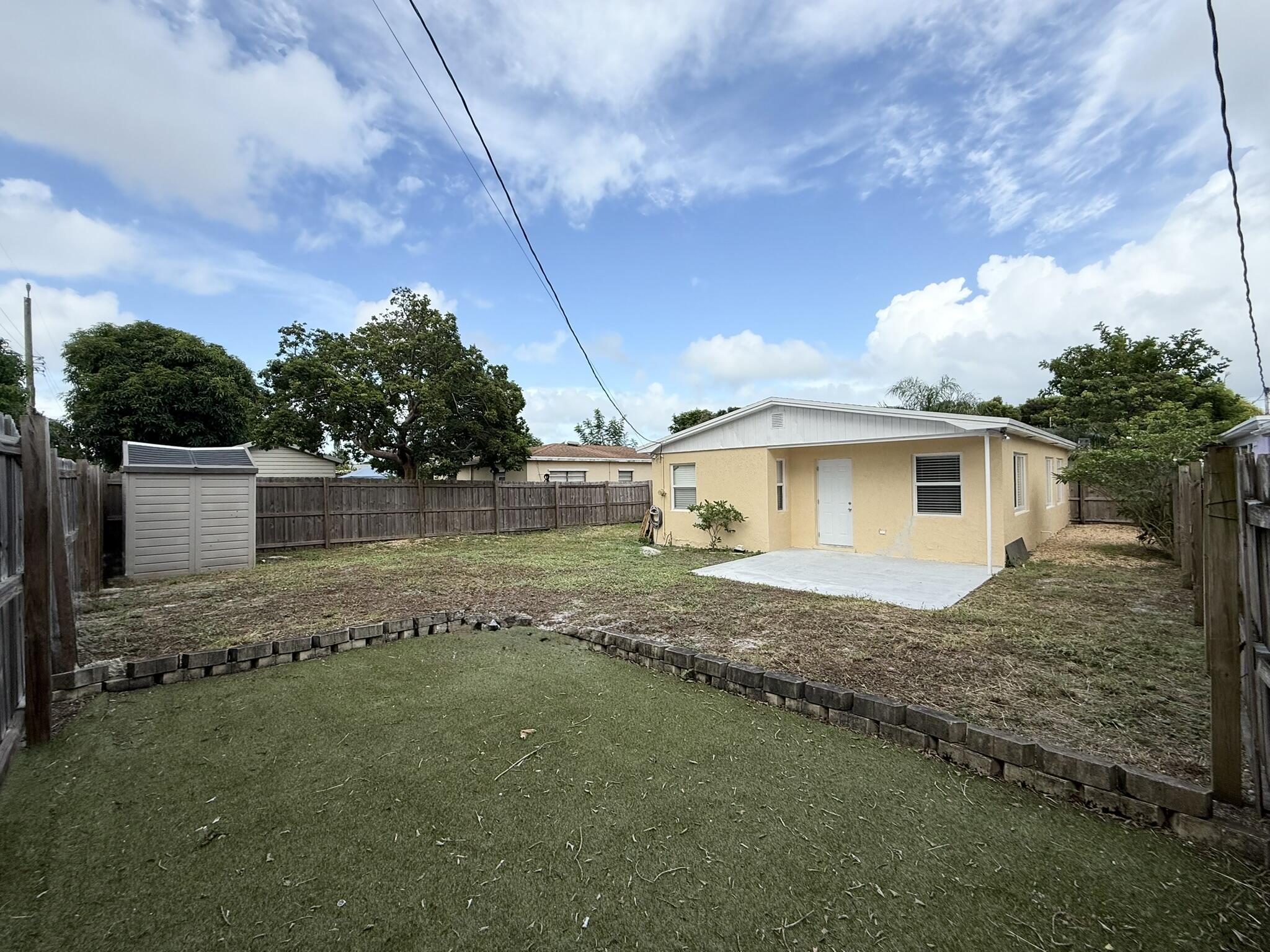 NORTH LAKE WORTH - Residential Lease