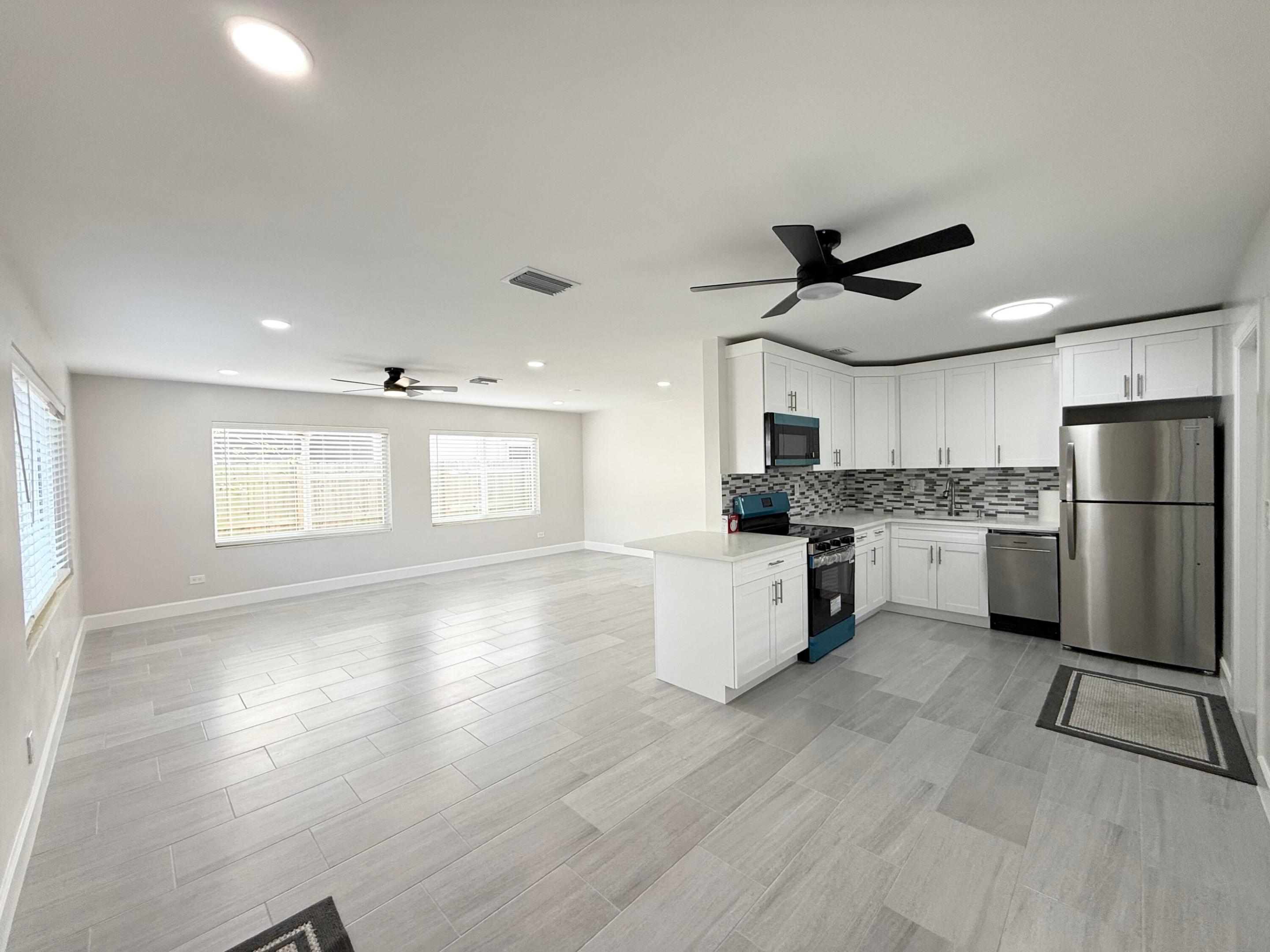 NORTH LAKE WORTH - Residential Lease