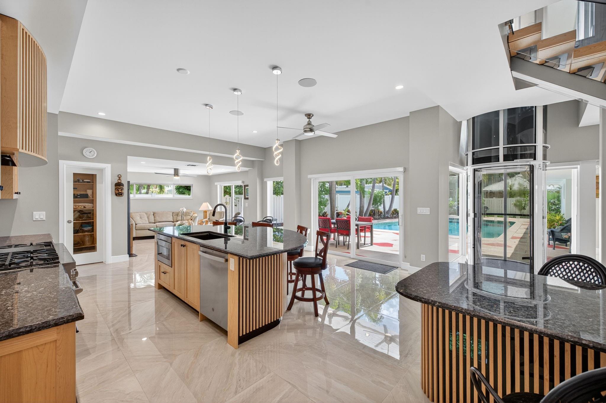 2024 Harbourview Drive