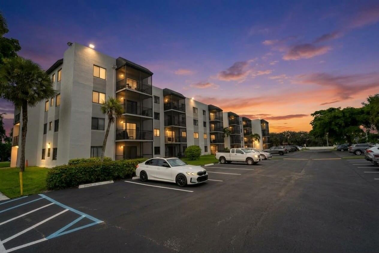 3700 N PINE ISLAND Road N 307