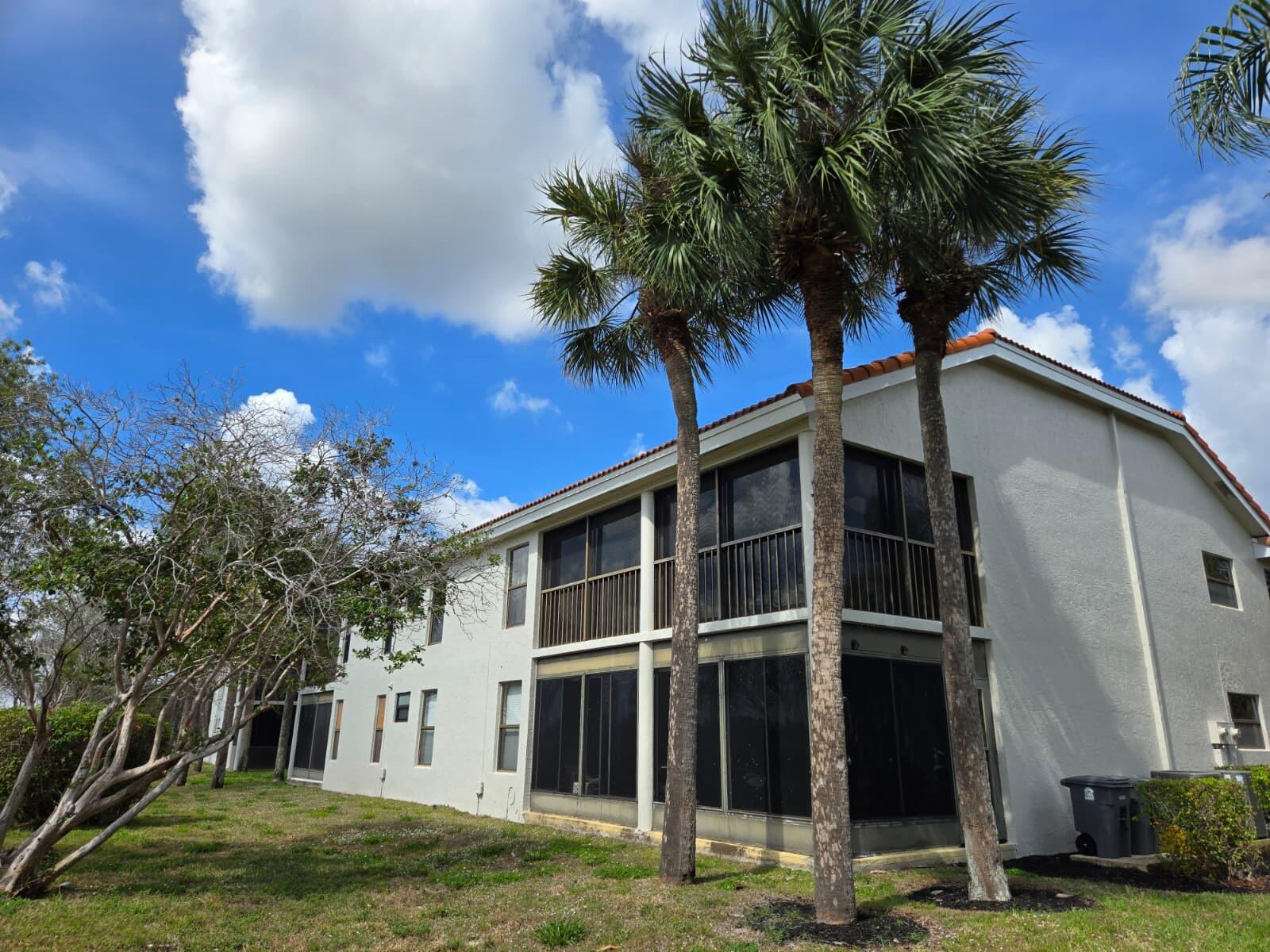 10870 Lakemore Lane 201