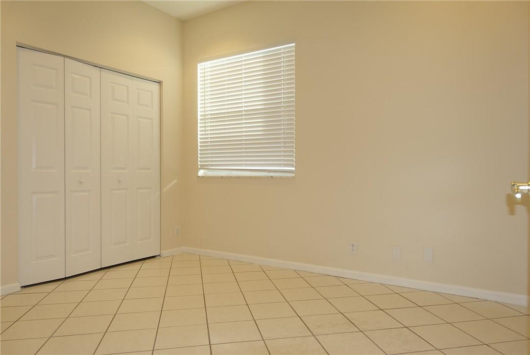 Lyons West 137-40 B - Residential