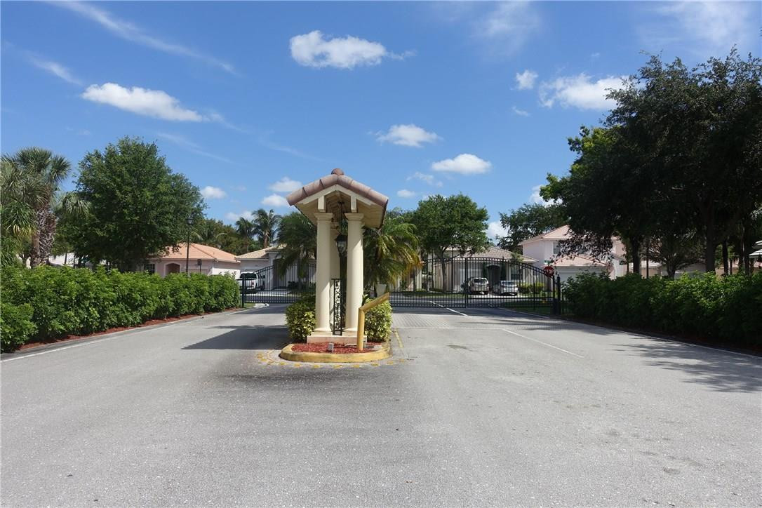 Lyons West 137-40 B - Residential