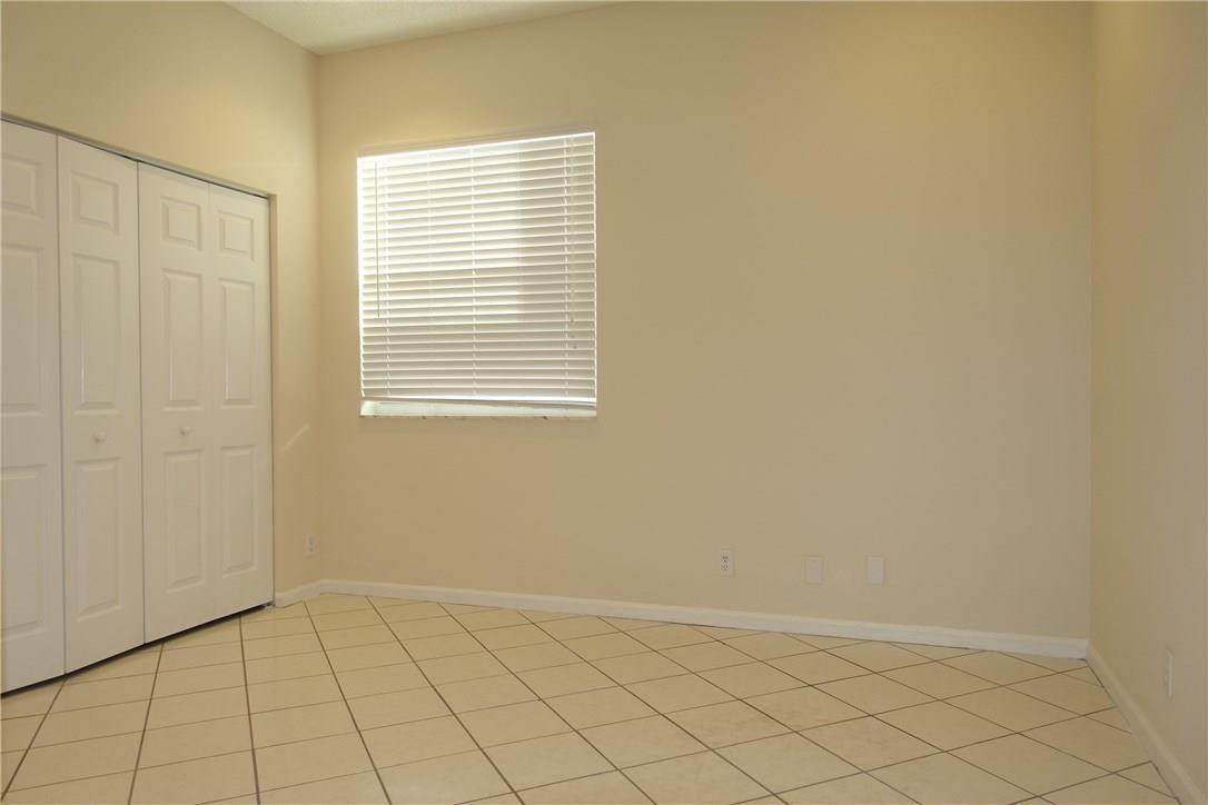 Lyons West 137-40 B - Residential