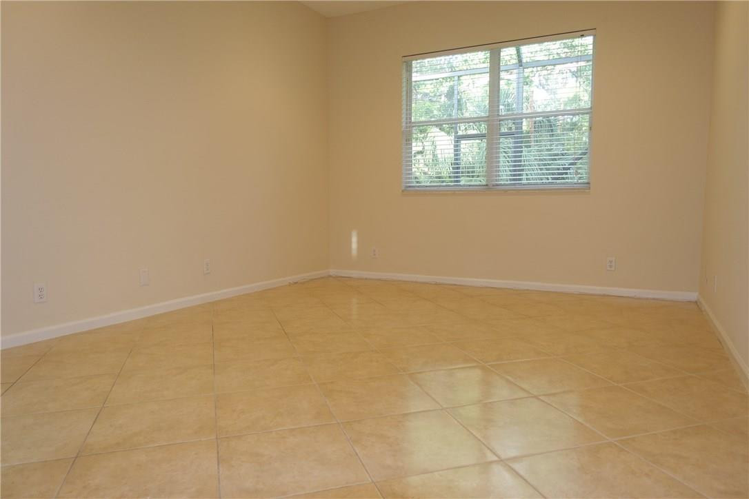 Lyons West 137-40 B - Residential