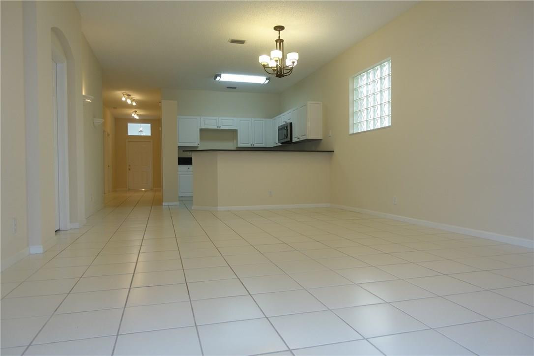 Lyons West 137-40 B - Residential
