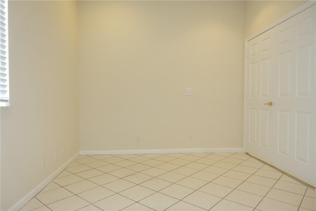 Lyons West 137-40 B - Residential