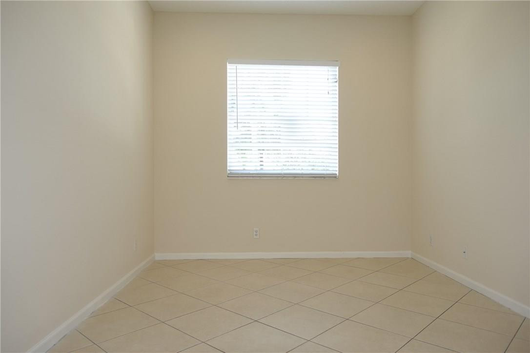 Lyons West 137-40 B - Residential