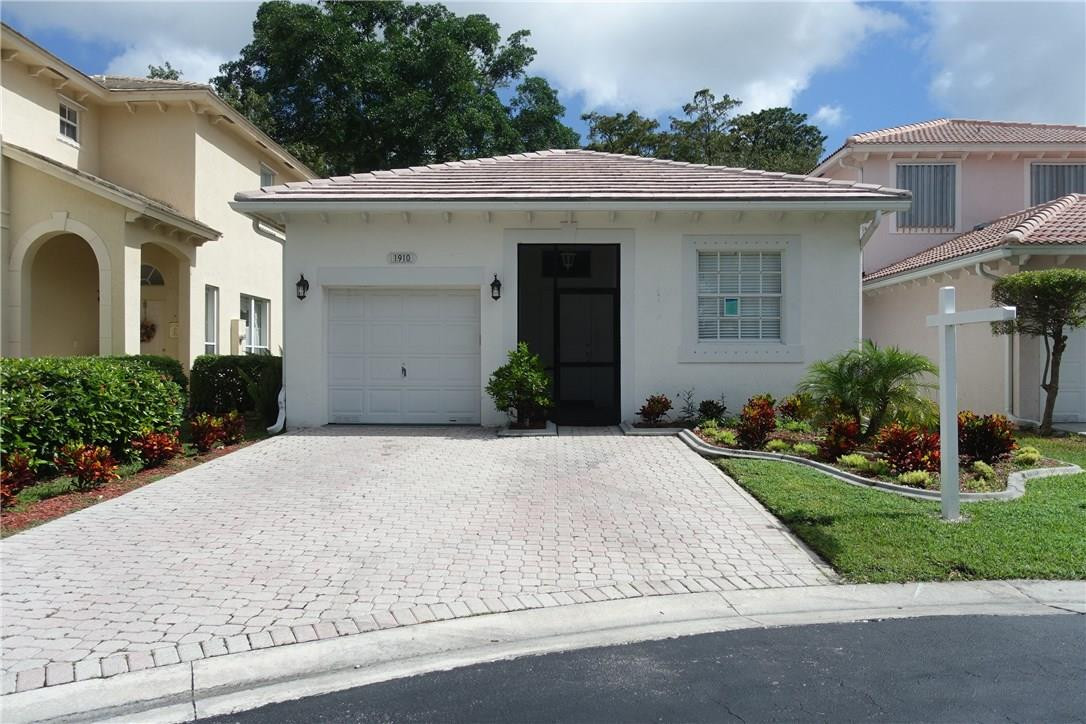 Lyons West 137-40 B - Residential