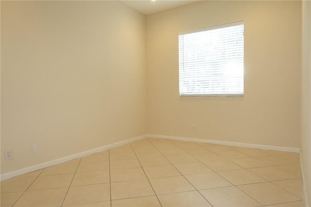 Lyons West 137-40 B - Residential